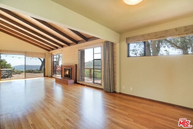 Building Photo - 112 Crestview Ln
