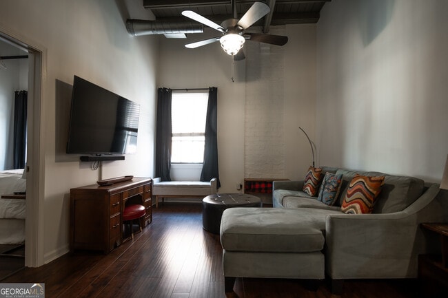 Building Photo - 269 N Hull St