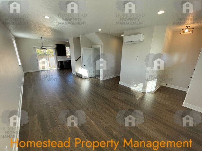 Building Photo - 644