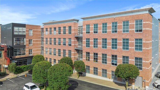 Building Photo - 10 Ann St