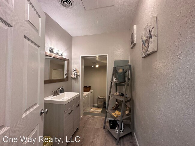 Building Photo - 3 br, 1.5 bath House - 3714 Yale Street