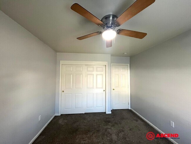 Building Photo - Beautiful 4 Bedroom Home in the Southwest!