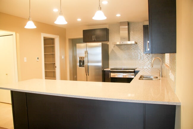 Building Photo - Evolve Real Estate: Fully Remodeled Gorgeous Bungalow in West Wash Park. 2 Bedrooms August 1!