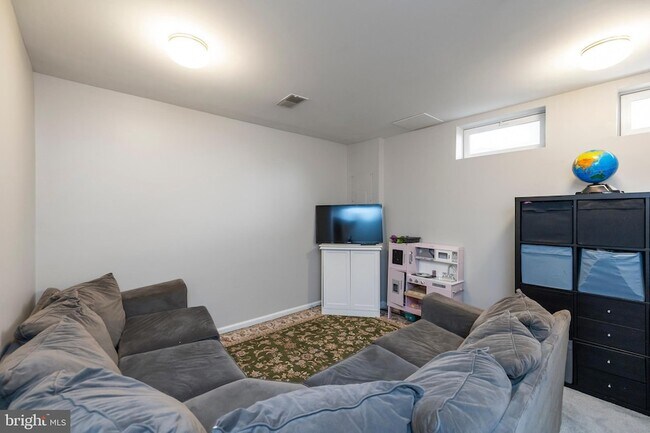 Building Photo - 4004 Meadow Trail Ln