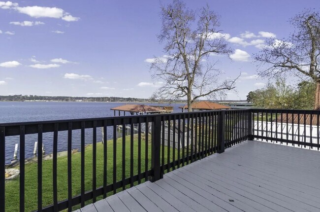 Building Photo - 416 Kickapoo Dr