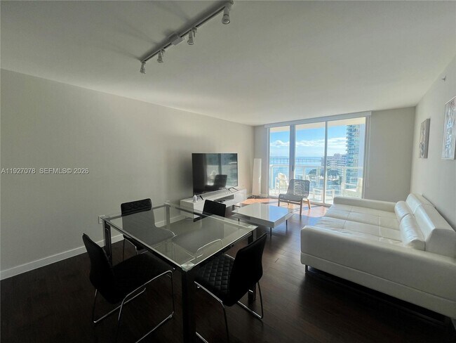 Building Photo - 1155 Brickell Bay Dr