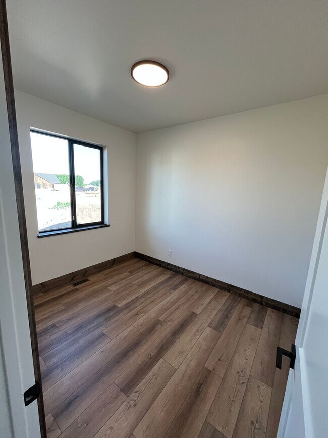 Building Photo - K591LI