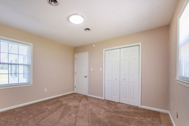 Building Photo - Rutrough Road