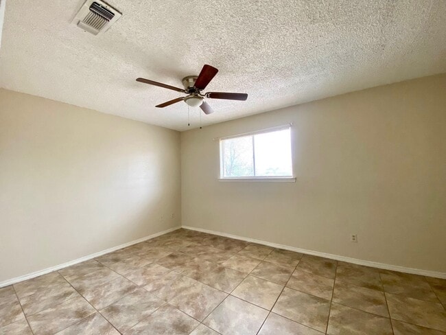 Building Photo - 110 Mariposa Dr