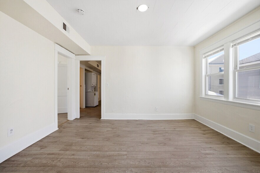 Building Photo - 12 Hillside St