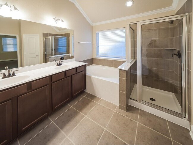 Building Photo - 25915 S Lakefair Dr