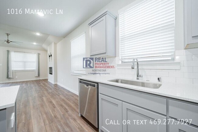 Building Photo - 1016 Mamavic Ln
