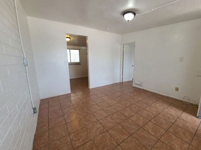 Building Photo - Amazing 1 bedroom 1 bathroom Available now!