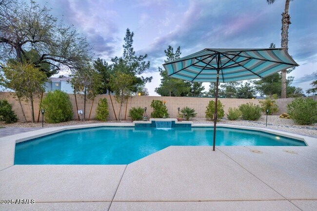 Building Photo - 6546 W Tonopah Dr