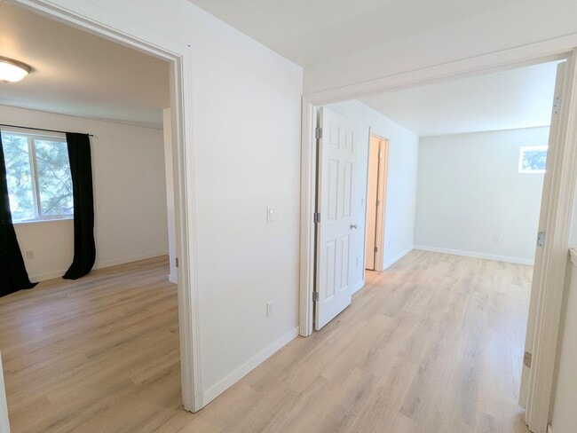 Building Photo - Comfort Meets Convenience in this Dog-Frie...