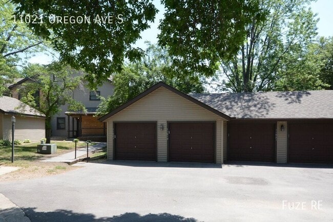 Building Photo - 11021 Oregon Ave S