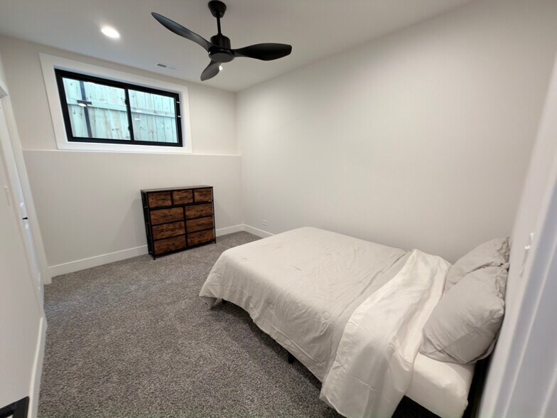 Building Photo - 6530 S Champlain Ave