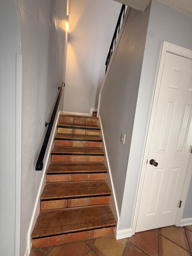 Building Photo - 1030 Knoll Wood Ct