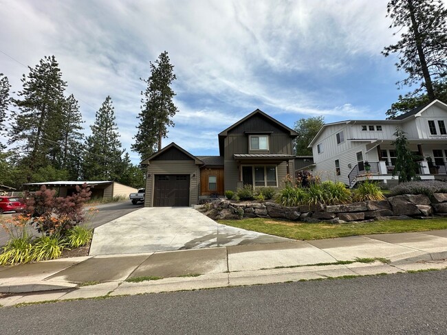 Building Photo - Latah Creek Craftsman 3 Bedroom 2 1/2 Bath...