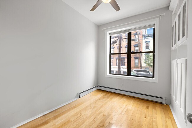Building Photo - 805 Park Ave