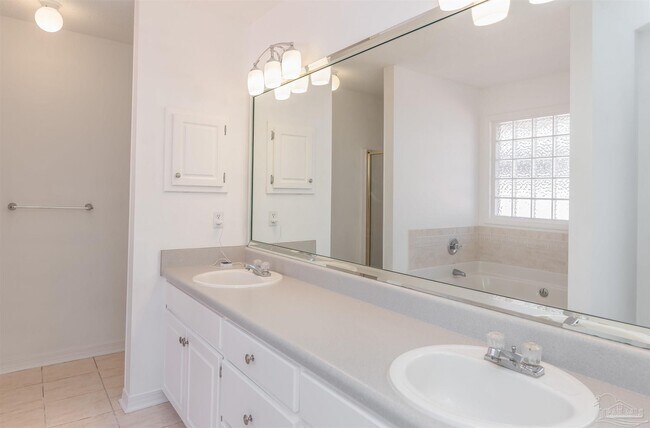 Building Photo - 25 Littleton St