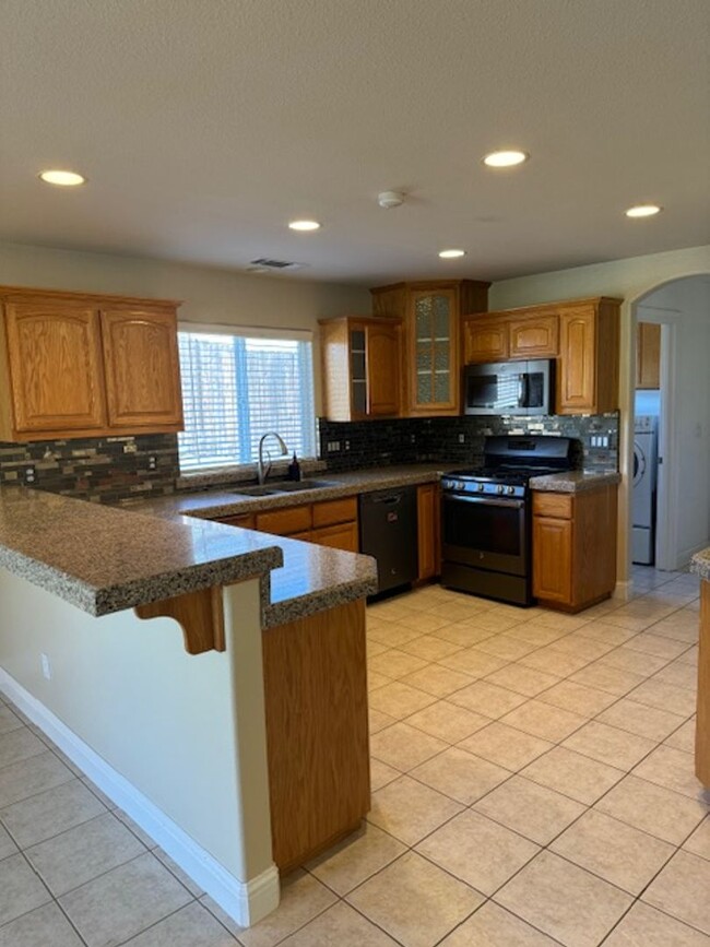 Building Photo - Beautiful 4 Bedroom in Cottonwood