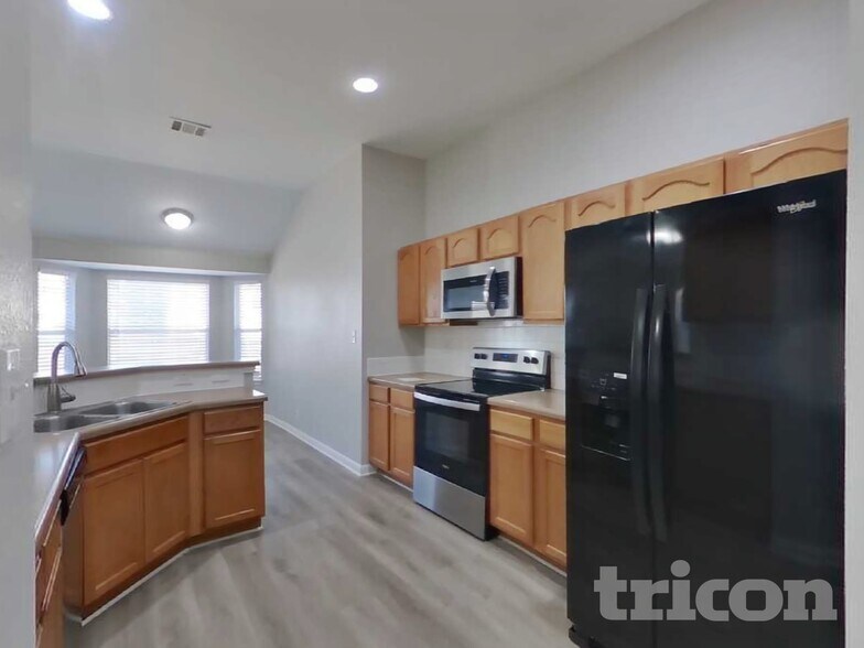 Building Photo - 4842 Dahlia Terrace