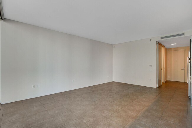 Building Photo - Veer Towers 1009W- Partial Strip Views fro...