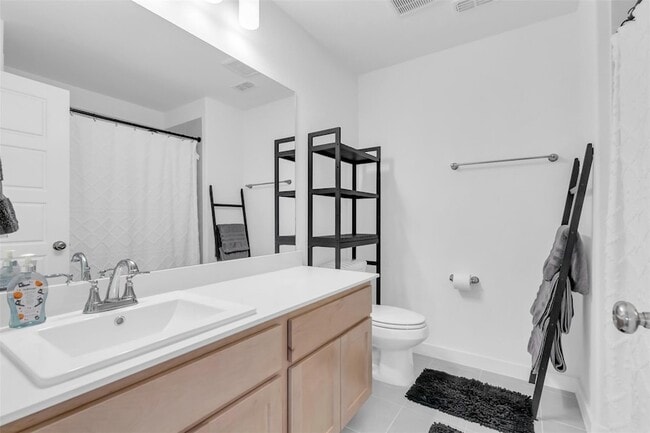 Building Photo - 2428 Mankato Dr