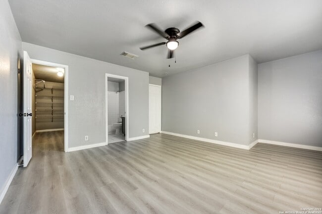 Building Photo - 22 McLennan Oak