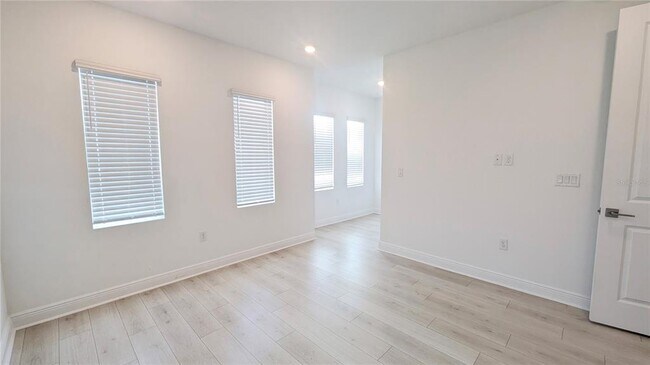 Building Photo - 15614 Vetta Dr