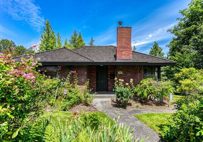 Primary Photo - Laurelhurst Home