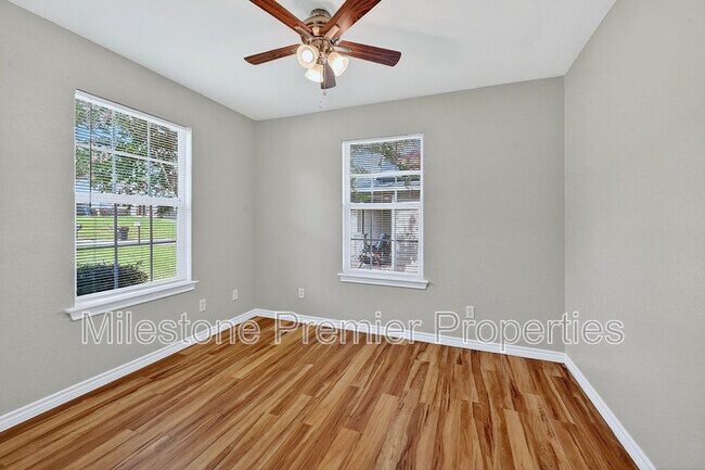 Building Photo - 1219 W Elm St