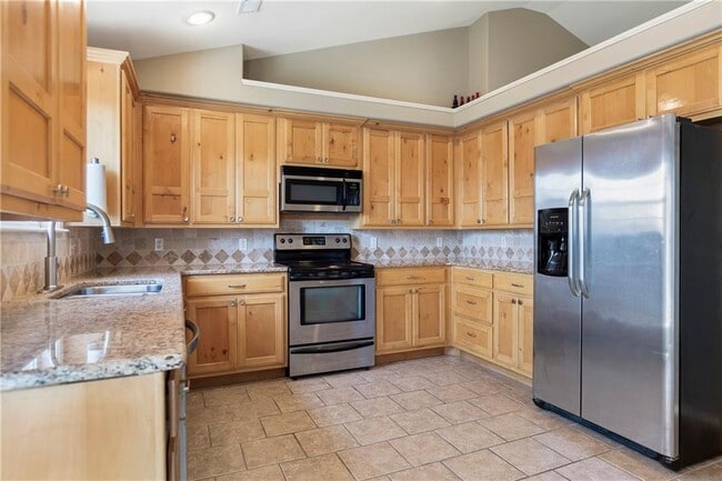 Building Photo - 403 Cherry St