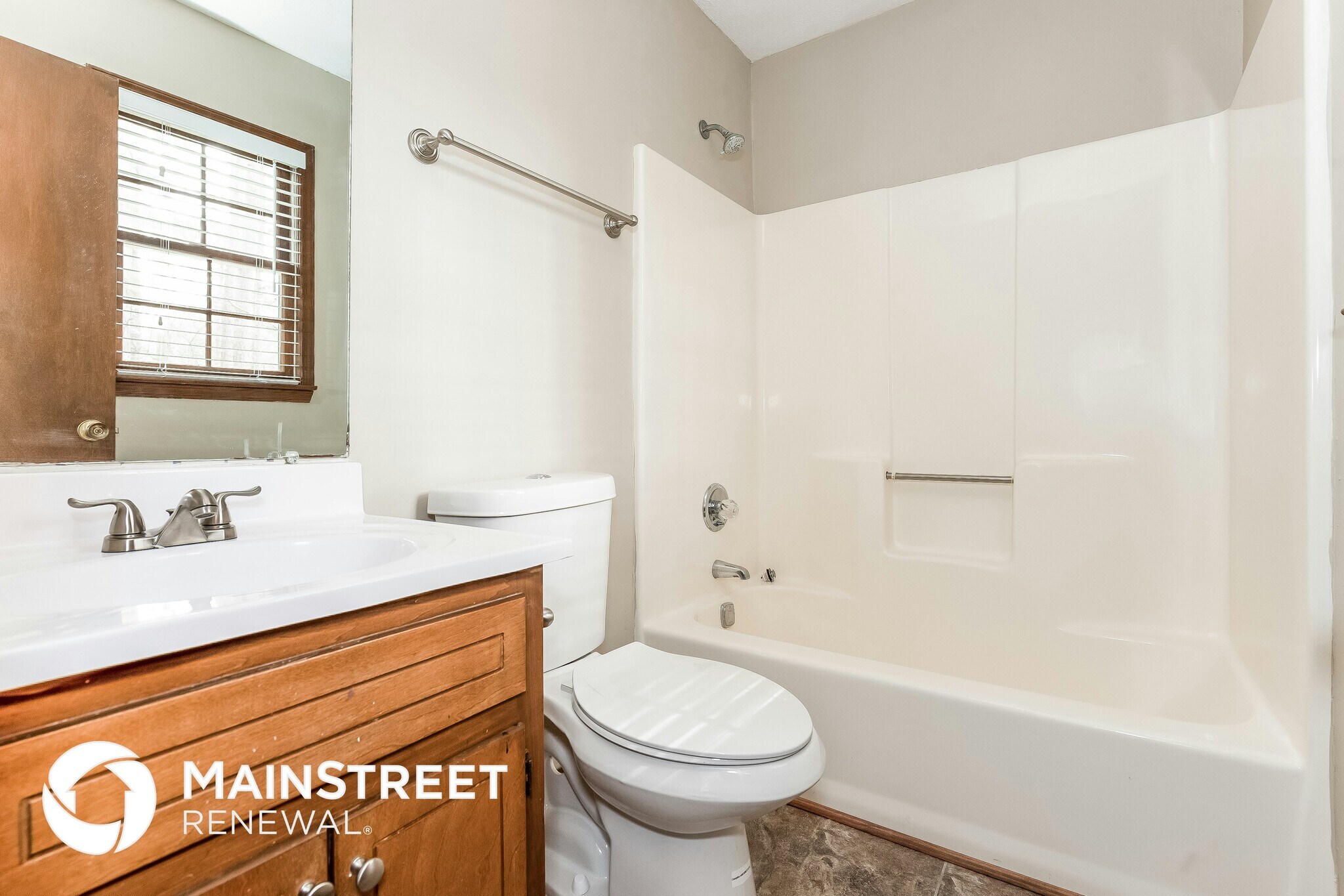 Building Photo - 1274 Classic Dr NE