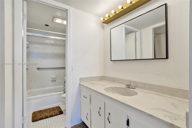 Building Photo - 1200 St Charles Pl