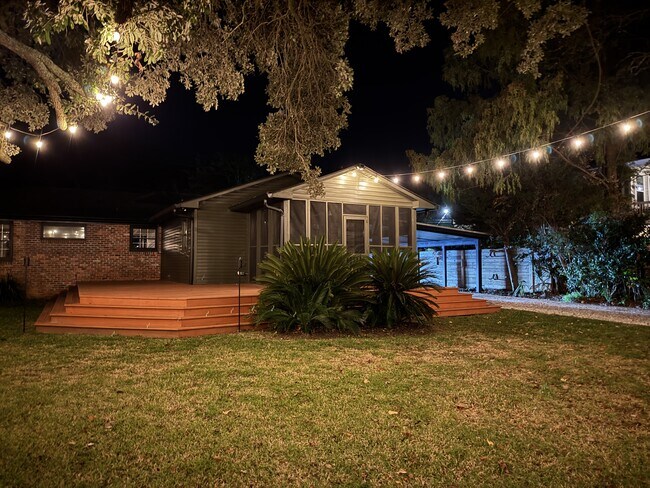 Building Photo - 774 Creekside Dr