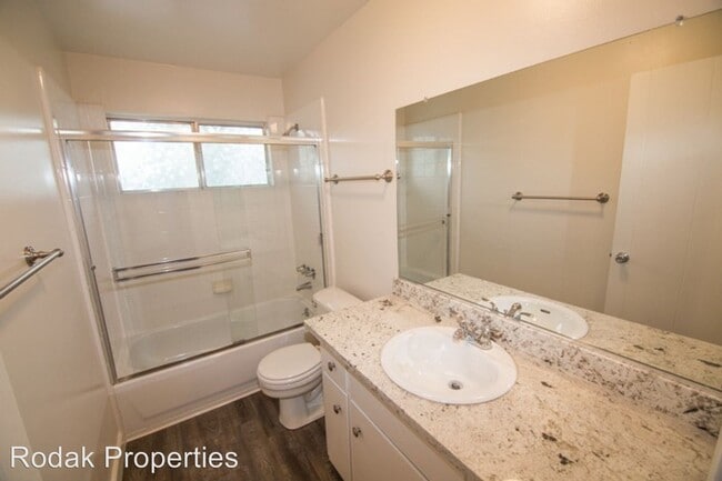 Building Photo - 107 Oak Rim Ct