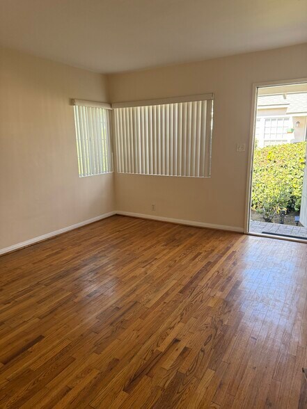 Building Photo - 5618 Riverton Ave