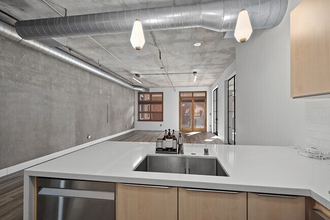 Building Photo - $3,695 - 1 Bed + Den / 1.5 Bath Condo at Parkloft Residence in Downtown San Diego
