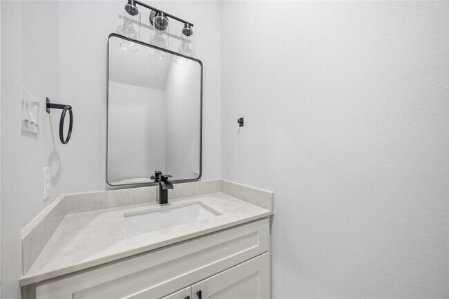 Building Photo - 4214 Larkspur St