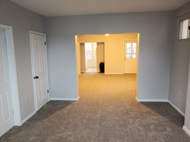 Living/dinning Room - 1467 Dormont Ave