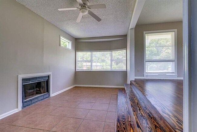 Building Photo - Awesome East Memphis Home