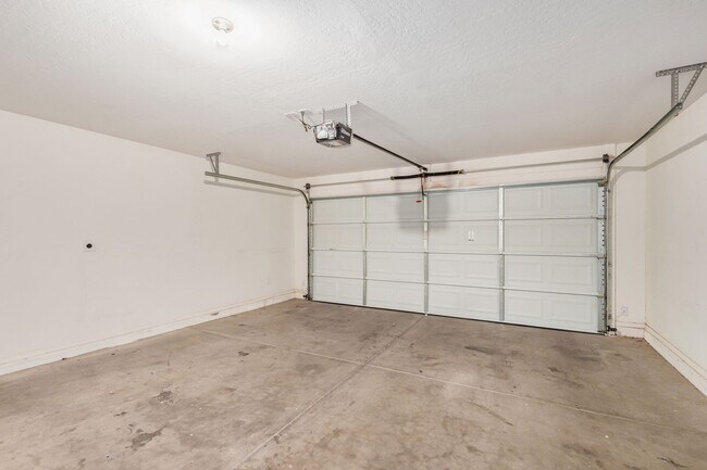 Building Photo - New Listing in Buckeye