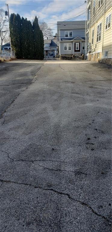 Building Photo - 36 Roberts St