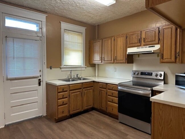 Building Photo - 2020 Chestnut St