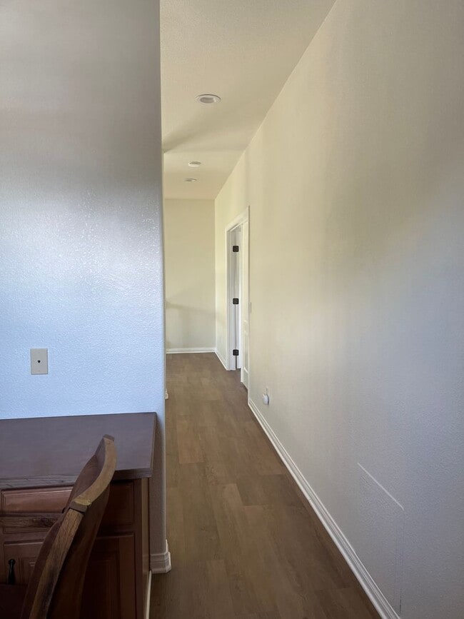 Building Photo - Beautiful Home