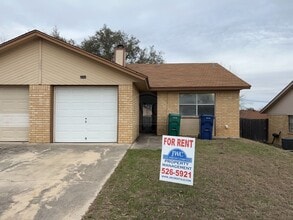 Building Photo - 206 Sorrell Dr