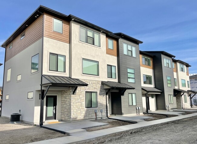 Building Photo - Beautiful Modern Townhome in American Fork!