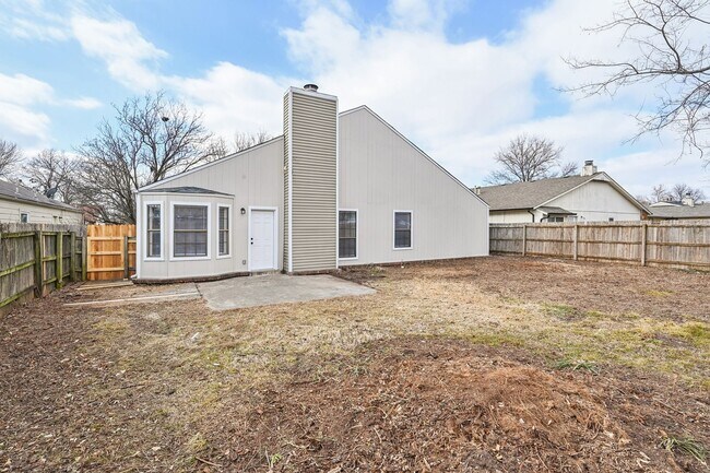 Building Photo - Newly Renovated Broken Arrow Beaut! Available for Immediate Move In!